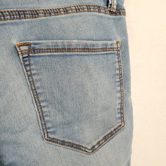 Free People Low-rise, light wash Skinny Jeans, size 26 - Picture 6 of 8